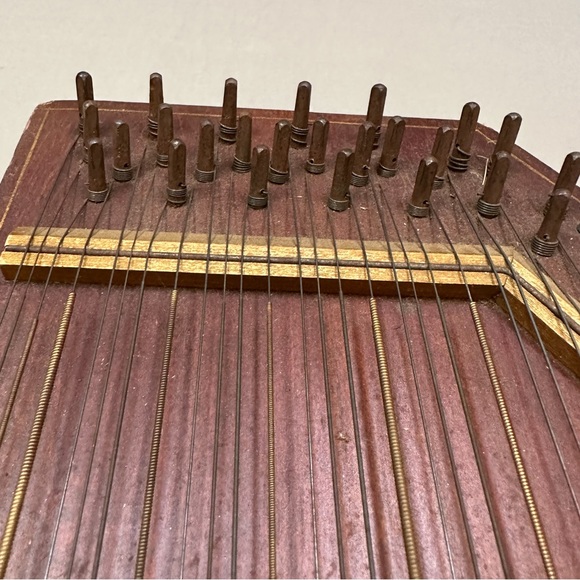 Vintage Bell Harp musical instrument, numbered 5913. - Picture 8 of 11